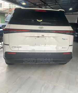 New Toyota bZ3 2025 Off white