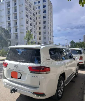 Toyota Land Cruiser 2022 White