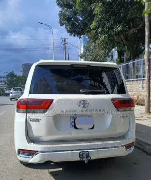Toyota Land Cruiser 2022 White