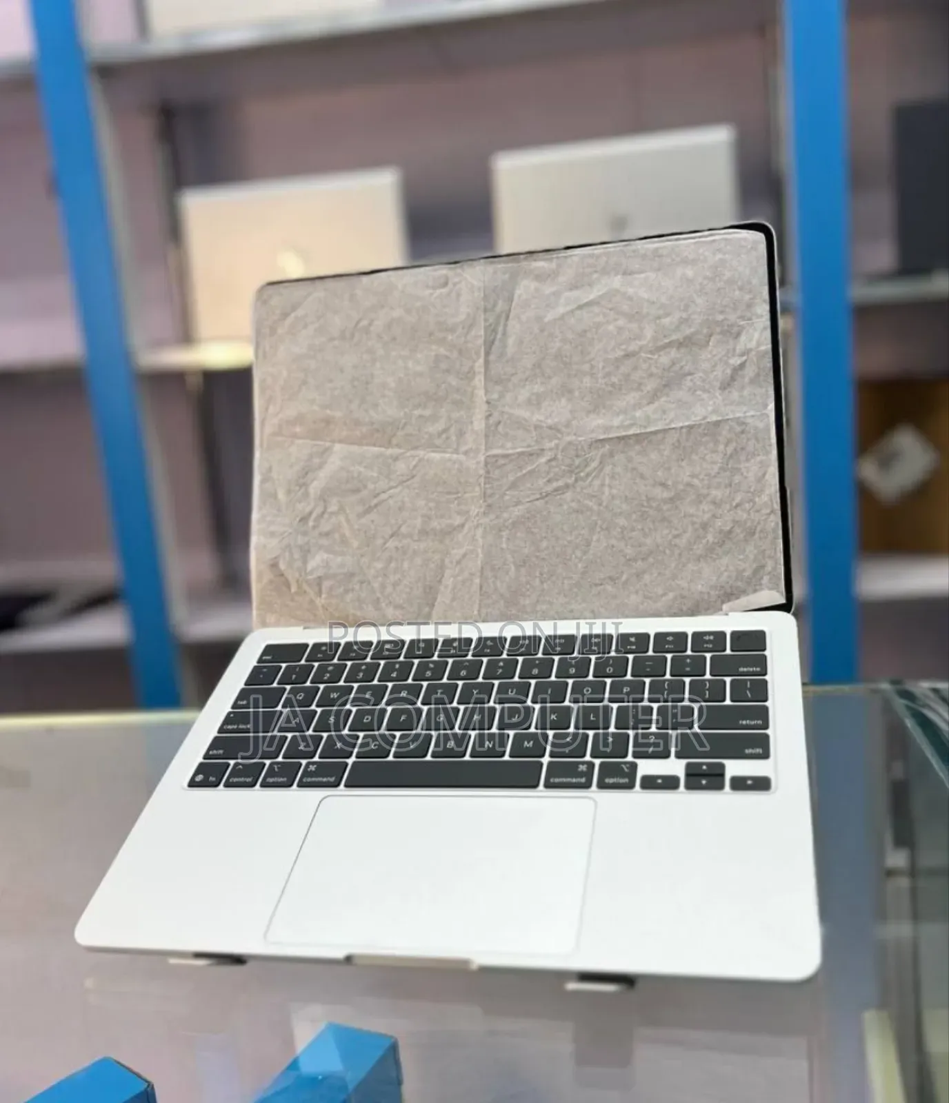 New Laptop Apple MacBook Air 2025 M4 13-Inch 16GB Apple M4 SSD 256GB