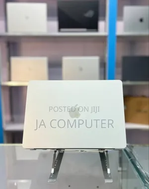 New Laptop Apple MacBook Air 2025 M4 13-Inch 16GB Apple M4 SSD 256GB