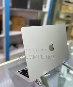 New Laptop Apple MacBook Air 2025 M4 13-Inch 16GB Apple M4 SSD 256GB