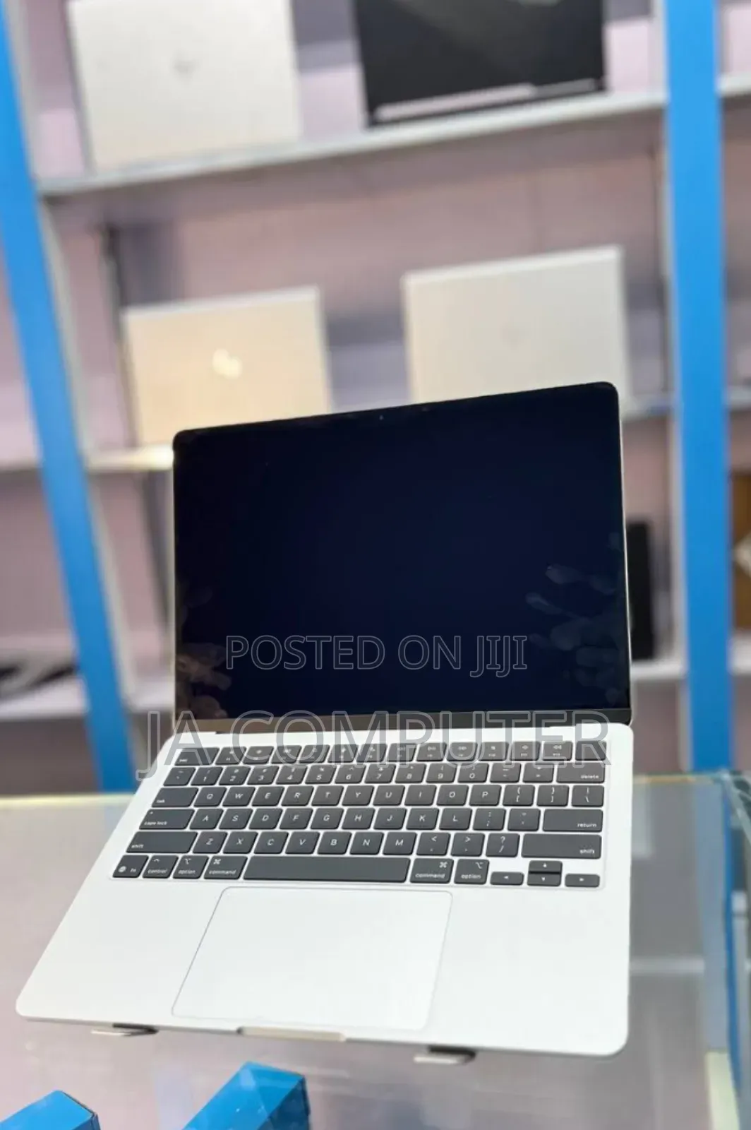 New Laptop Apple MacBook Air 2025 M4 13-Inch 16GB Apple M4 SSD 256GB