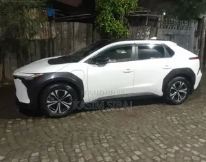 Toyota bZ4X 71.4 kWh AWD 2023 White
