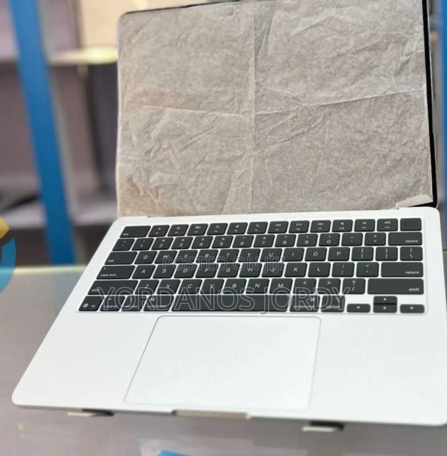 New Laptop Apple MacBook Air 2025 M4 15-Inch 16GB Apple M4 SSD 256GB