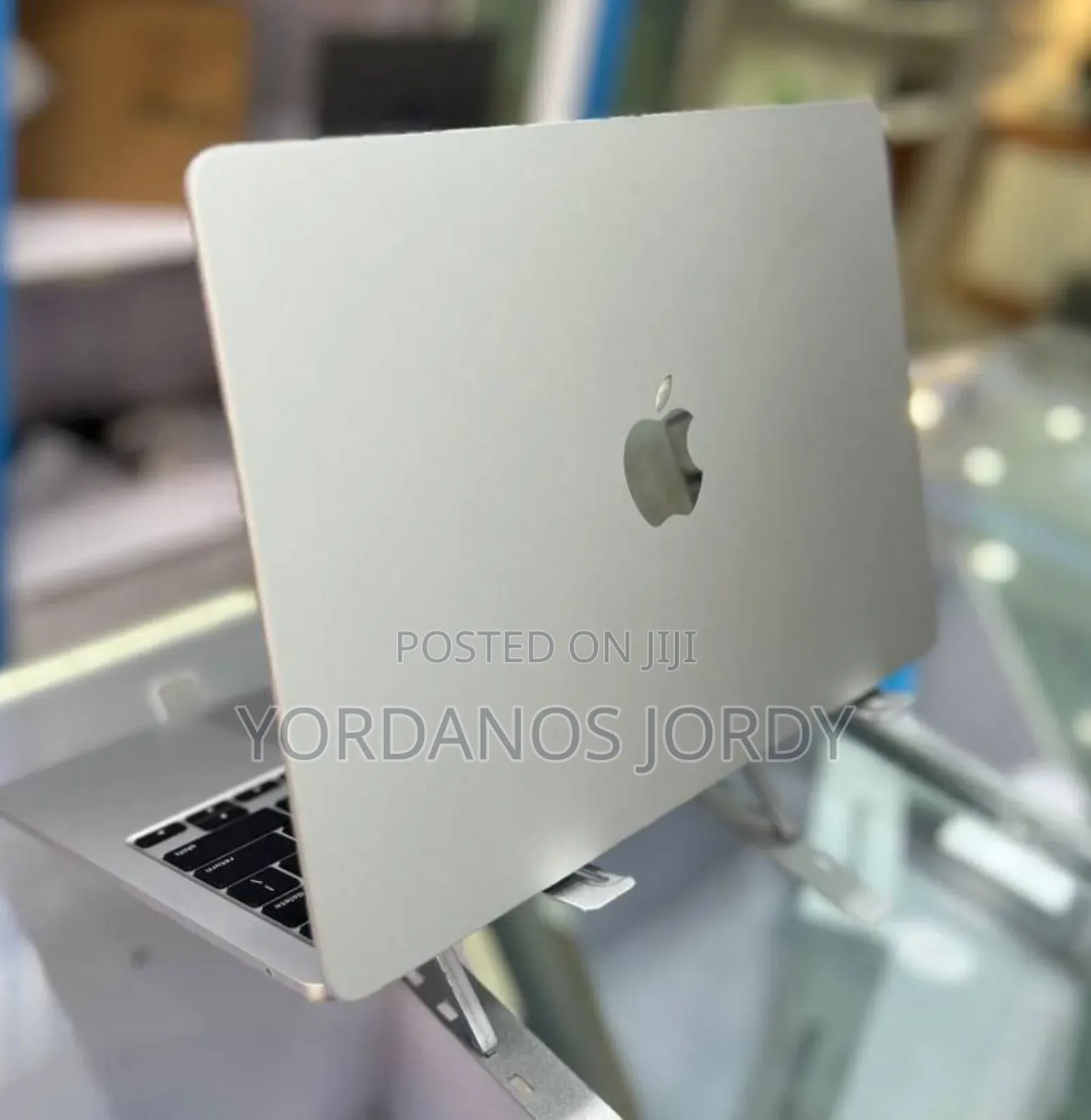 New Laptop Apple MacBook Air 2025 M4 15-Inch 16GB Apple M4 SSD 256GB