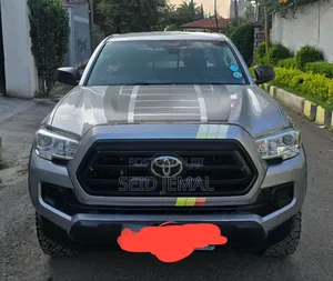 Photo - Toyota Tacoma 2020 Silver