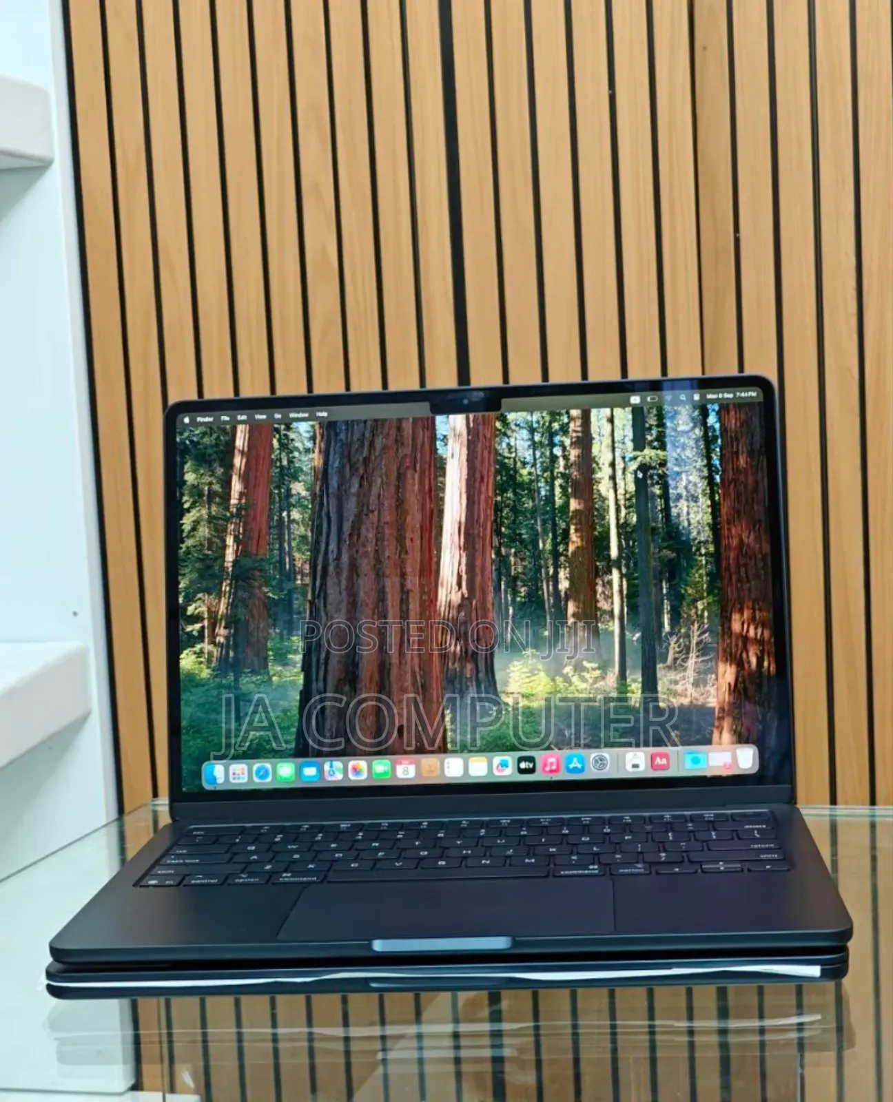 New Laptop Apple MacBook Air 2024 M3 13-Inch 16GB Apple M3 SSD 256GB