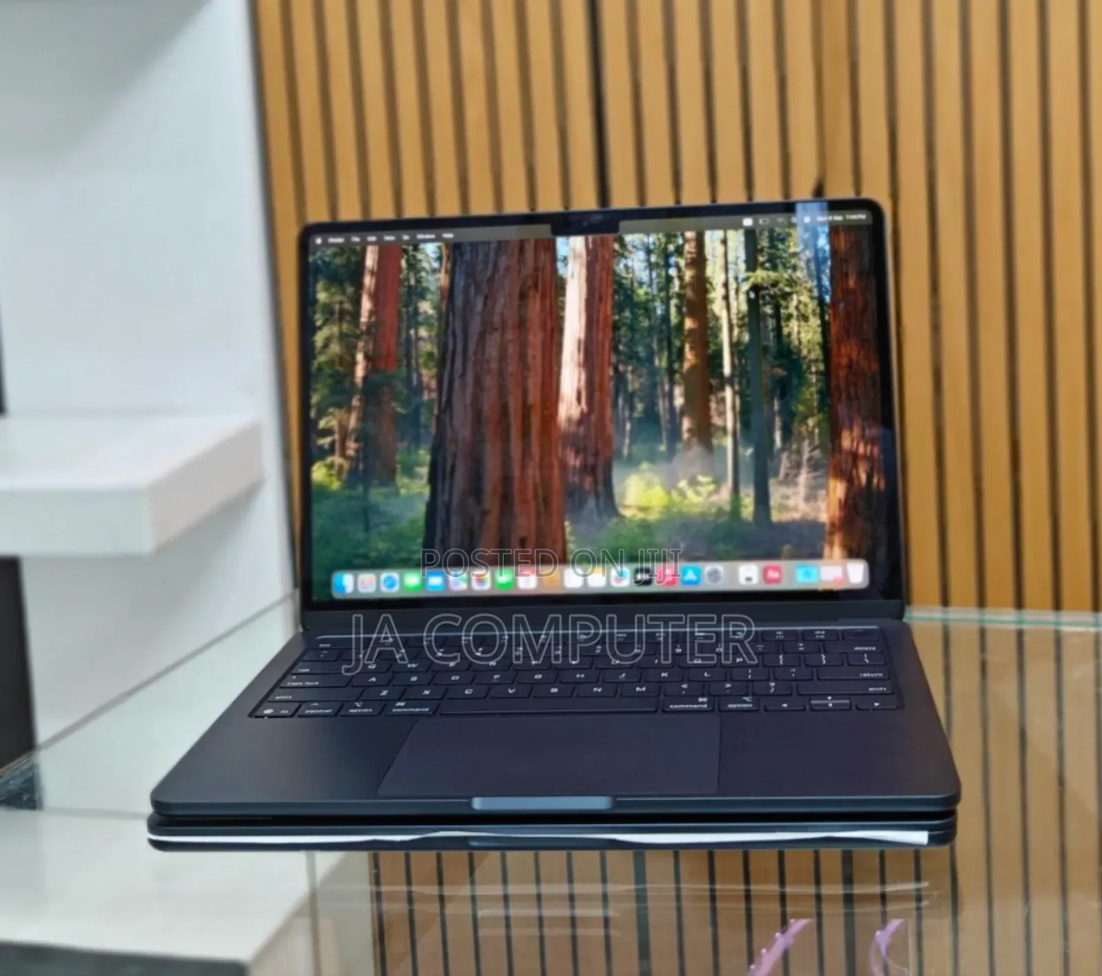 New Laptop Apple MacBook Air 2024 M3 13-Inch 16GB Apple M3 SSD 256GB