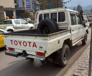 Toyota Hilux SR 4x4 2018 White