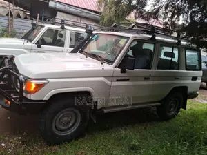 Photo - Toyota Land Cruiser 4.5 V8 DLX 2015 White