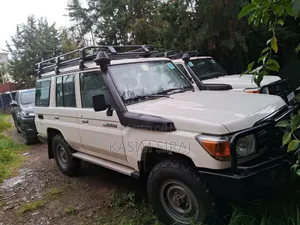 Toyota Land Cruiser 4.5 V8 DLX 2015 White