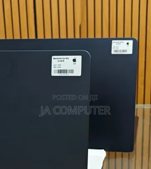 New Laptop Apple MacBook Air 2025 M4 13-Inch 16GB Apple M4 SSD 256GB