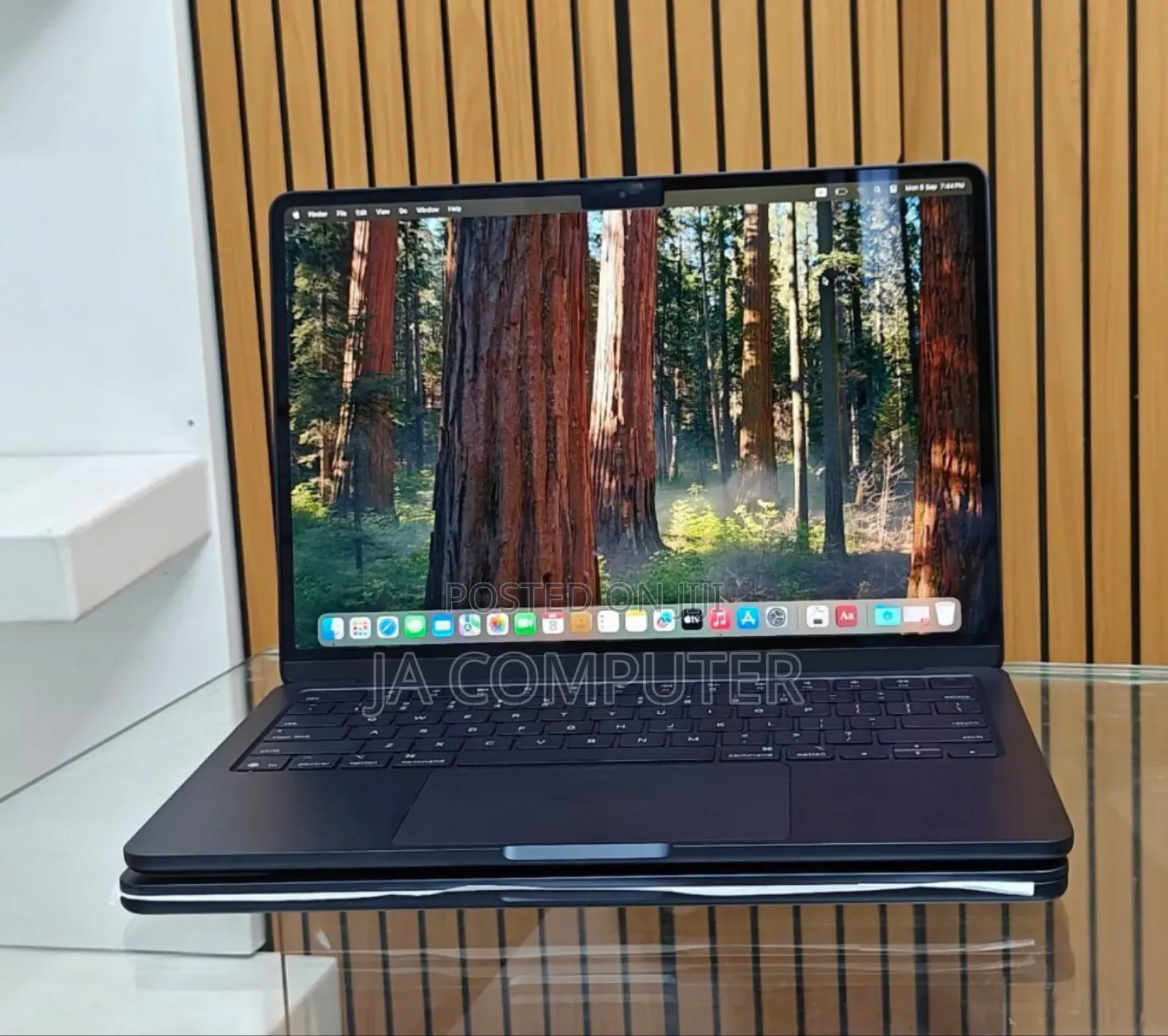 New Laptop Apple MacBook Air 2025 M4 13-Inch 16GB Apple M4 SSD 256GB