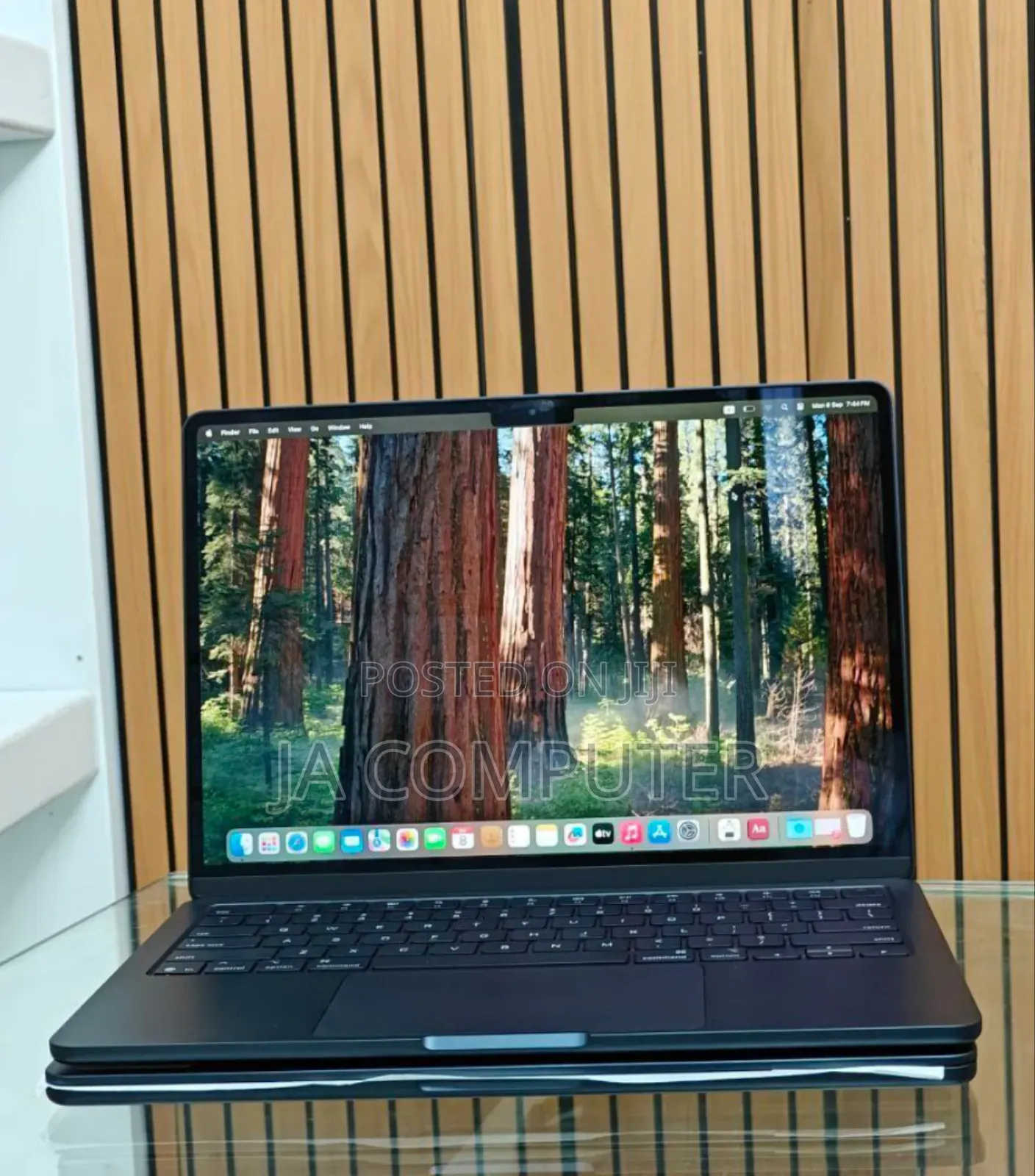 New Laptop Apple MacBook Air 2025 M4 13-Inch 16GB Apple M4 SSD 256GB