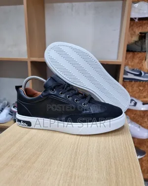 Photo -  New Arrival  
 Clarks Flat Sneakers 
 Made in Vietnam