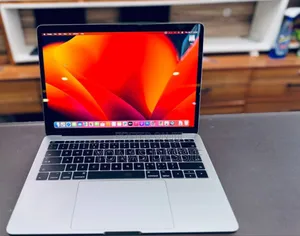 New Laptop Apple MacBook Pro 2017 8GB SSD 512GB