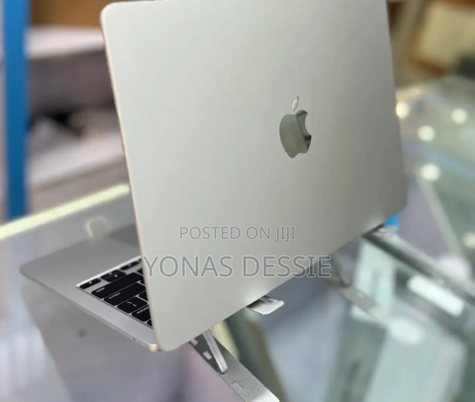 New Laptop Apple MacBook Air 2025 M4 13-Inch 16GB SSD 256GB