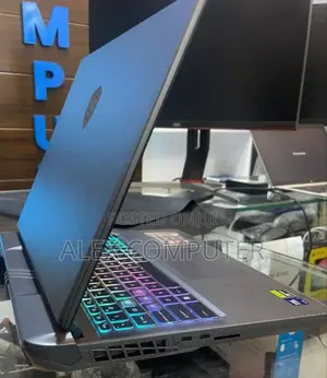 New Laptop MSI Vector 16 HX AI A2XWIG 16GB Intel Core Ultra 7 SSD 1T