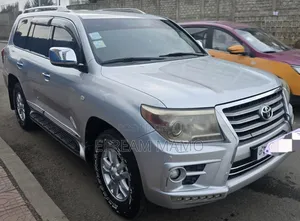 Photo - Toyota Land Cruiser 2011 Silver