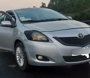 Photo - Toyota Yaris 2009 Silver