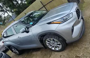 Toyota Highlander Hybrid 2023 Silver