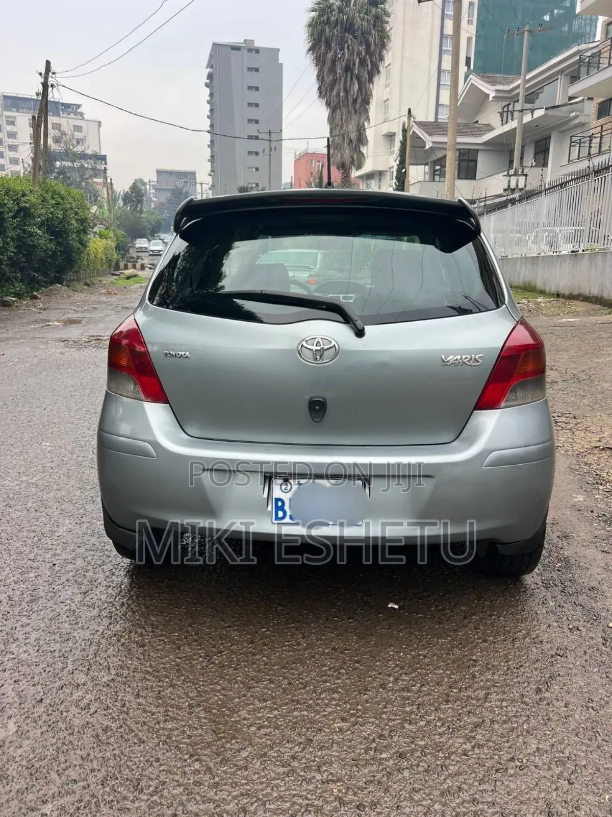 Toyota Yaris Base Sedan 4dr 2010 Gray