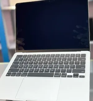 New Laptop Apple MacBook 16GB Apple M4 SSD 256GB