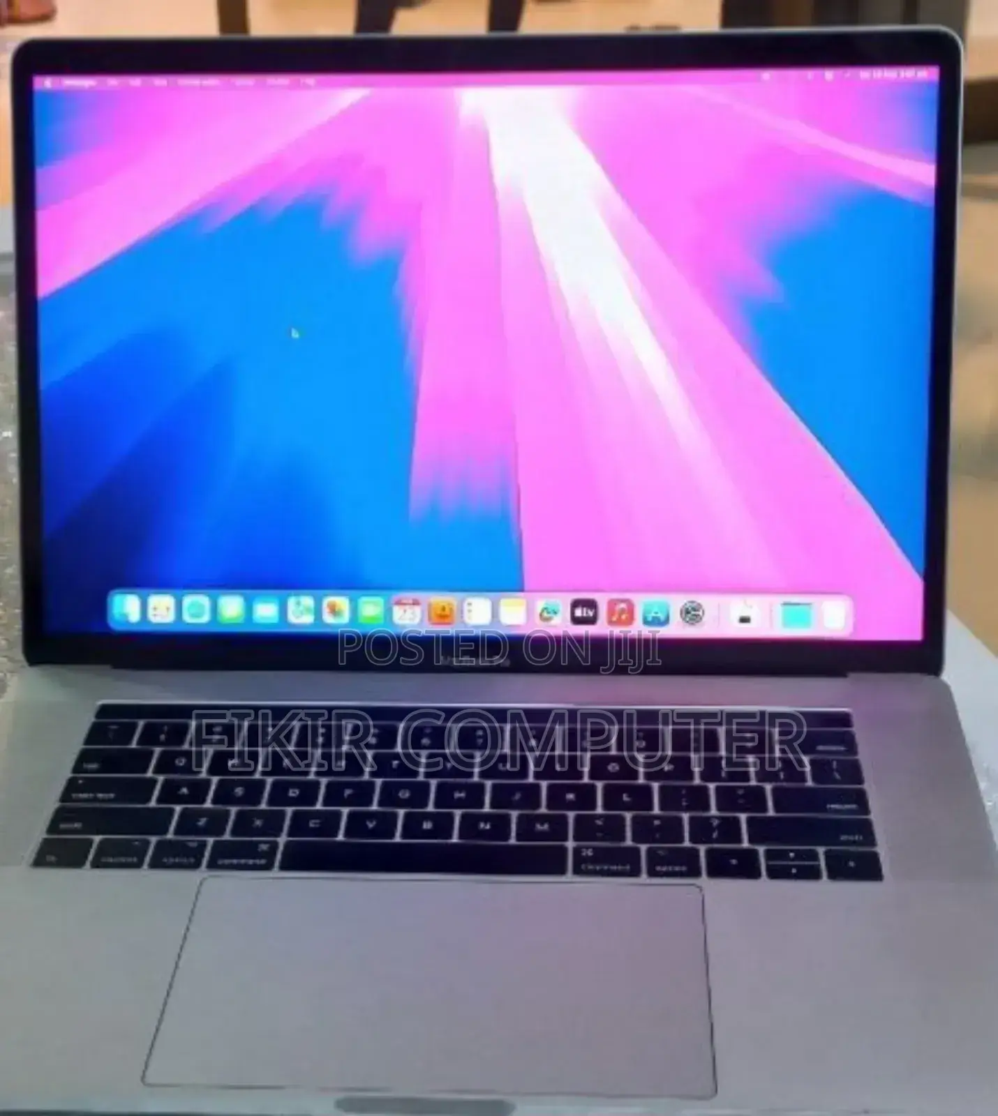 New Laptop Apple MacBook Pro 2017 16GB Intel Core I7 SSD 256GB