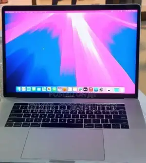New Laptop Apple MacBook Pro 2017 16GB Intel Core I7 SSD 256GB