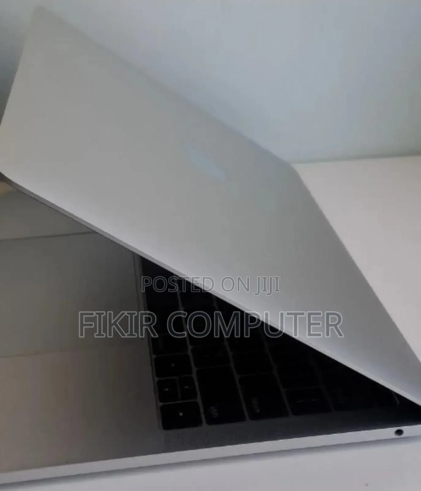 New Laptop Apple MacBook Pro 2017 8GB Intel Core I5 SSD 128GB