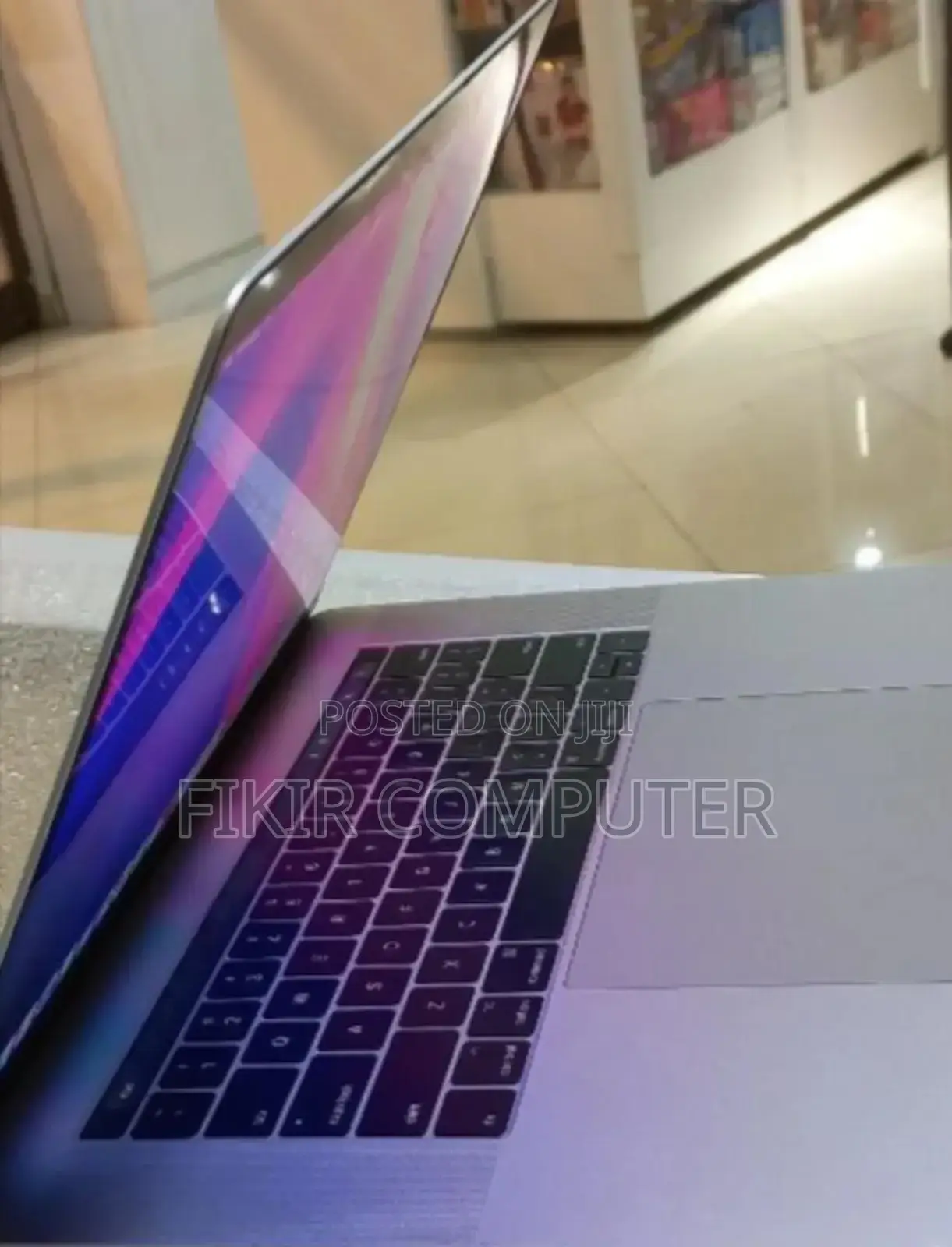 New Laptop Apple MacBook Pro 2017 16GB Intel Core I7 SSD 256GB