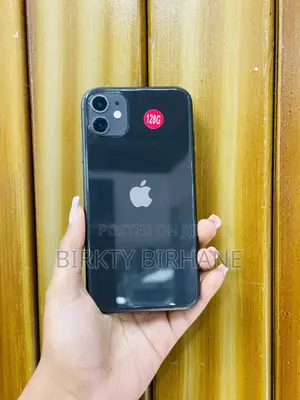 Photo - Apple iPhone 11 128 GB Black