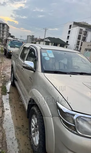 Toyota Hilux 2015 Silver