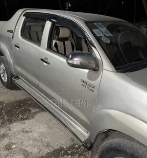 Toyota Hilux 2015 Silver