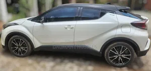 Photo - Toyota C-HR 2017 White