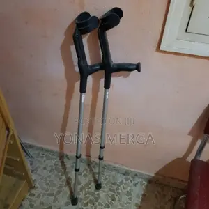 Photo - Crutches for Walk Support After Injury觀፹according to D/T Height Needs