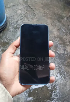 Photo - New Apple iPhone 13 128 GB Blue