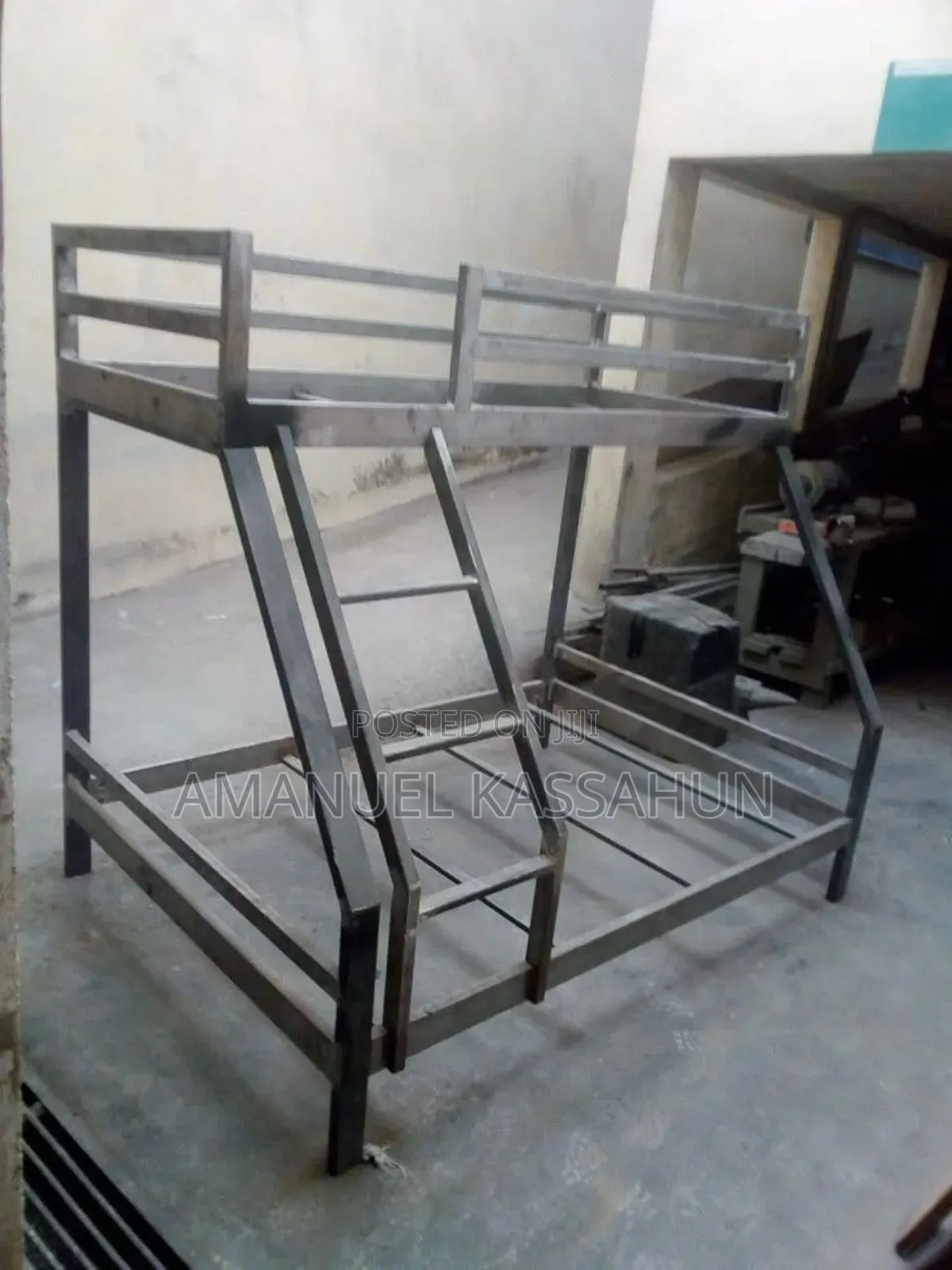 የብረት ተደራራቢ አልጋ