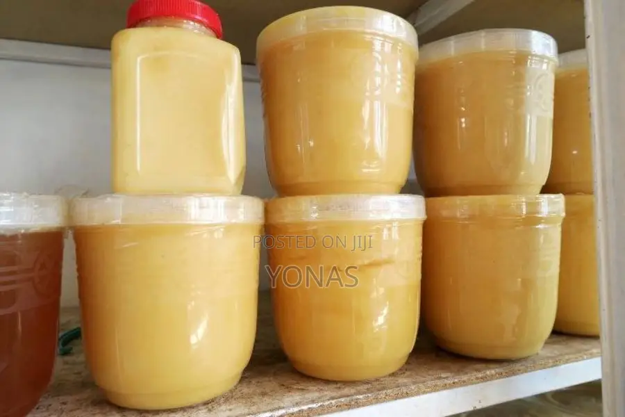 የተፈጥሮ ንፁህ ቀይና ነጭ ማር አለ እንዲሁም ቅቤ አለ