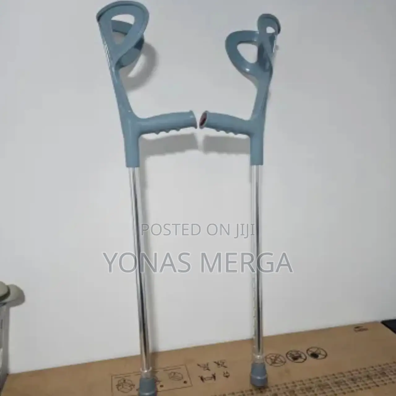 Crutches//Vms Careline Walking Cane Stick and Crutches (Elbow Crutch)
