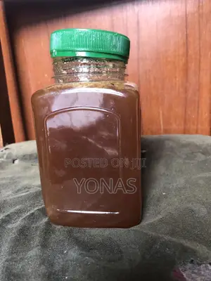 የተፈጥሮ ንፁህ ቀይና ነጭ ማር አለ እንዲሁም ቅቤ አለ