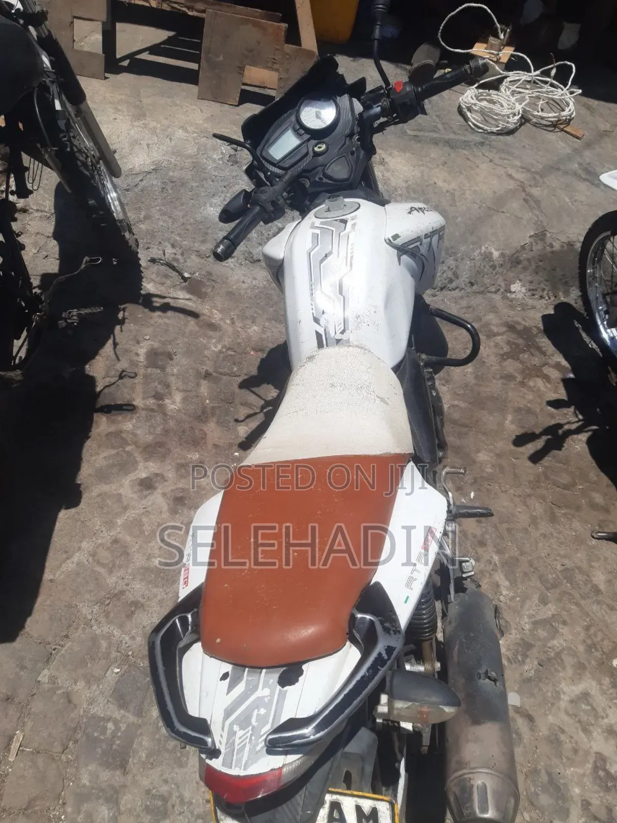 TVS Apache 180 RTR 2024 White