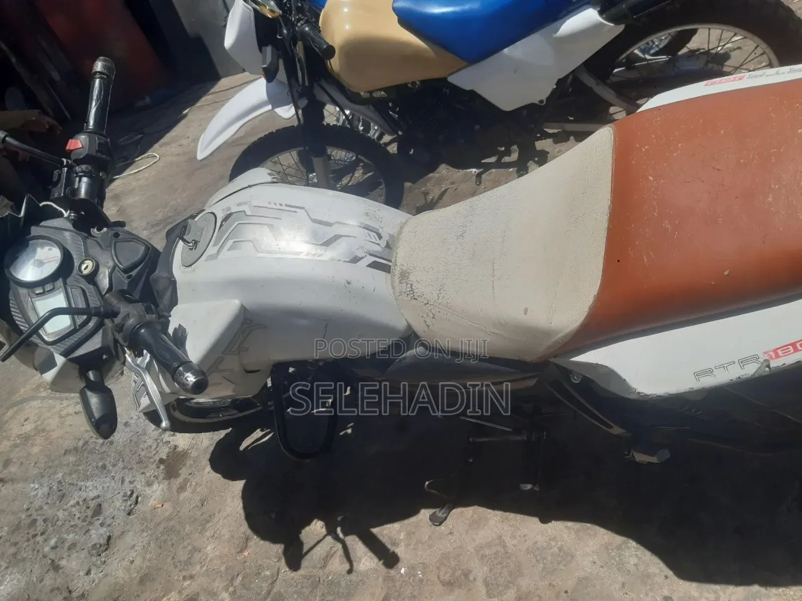 TVS Apache 180 RTR 2024 White