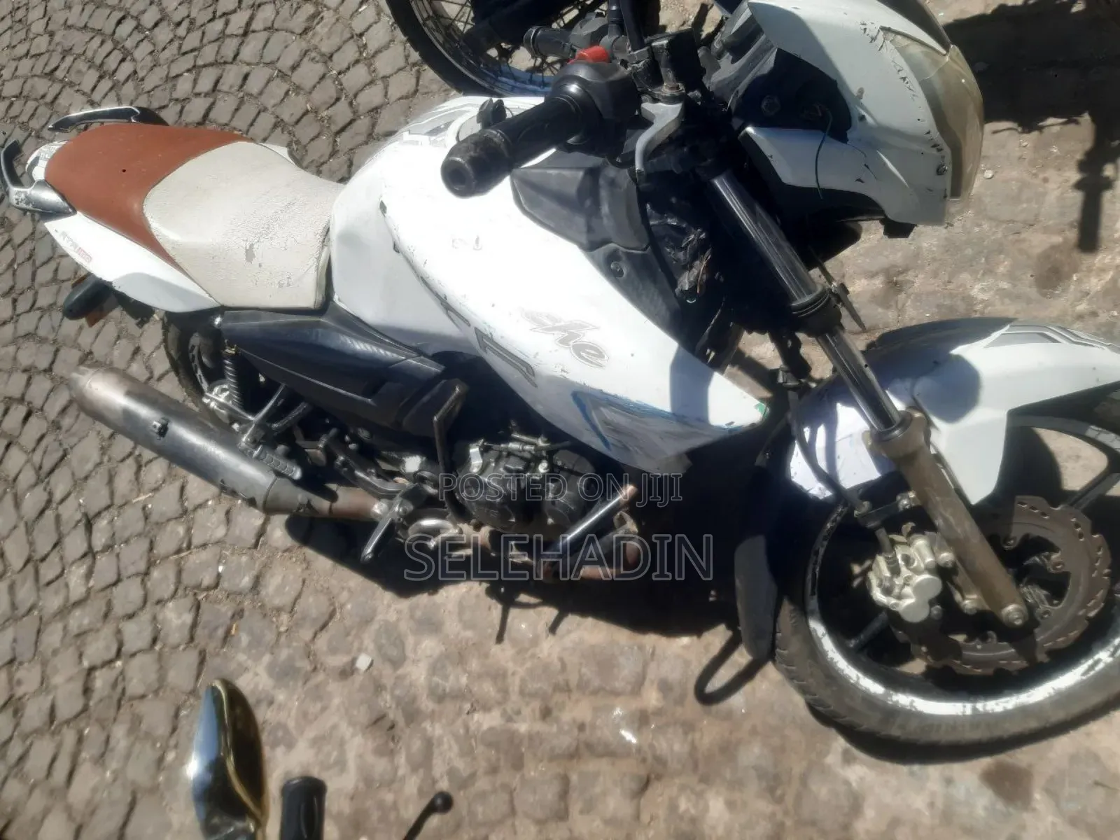 TVS Apache 180 RTR 2024 White