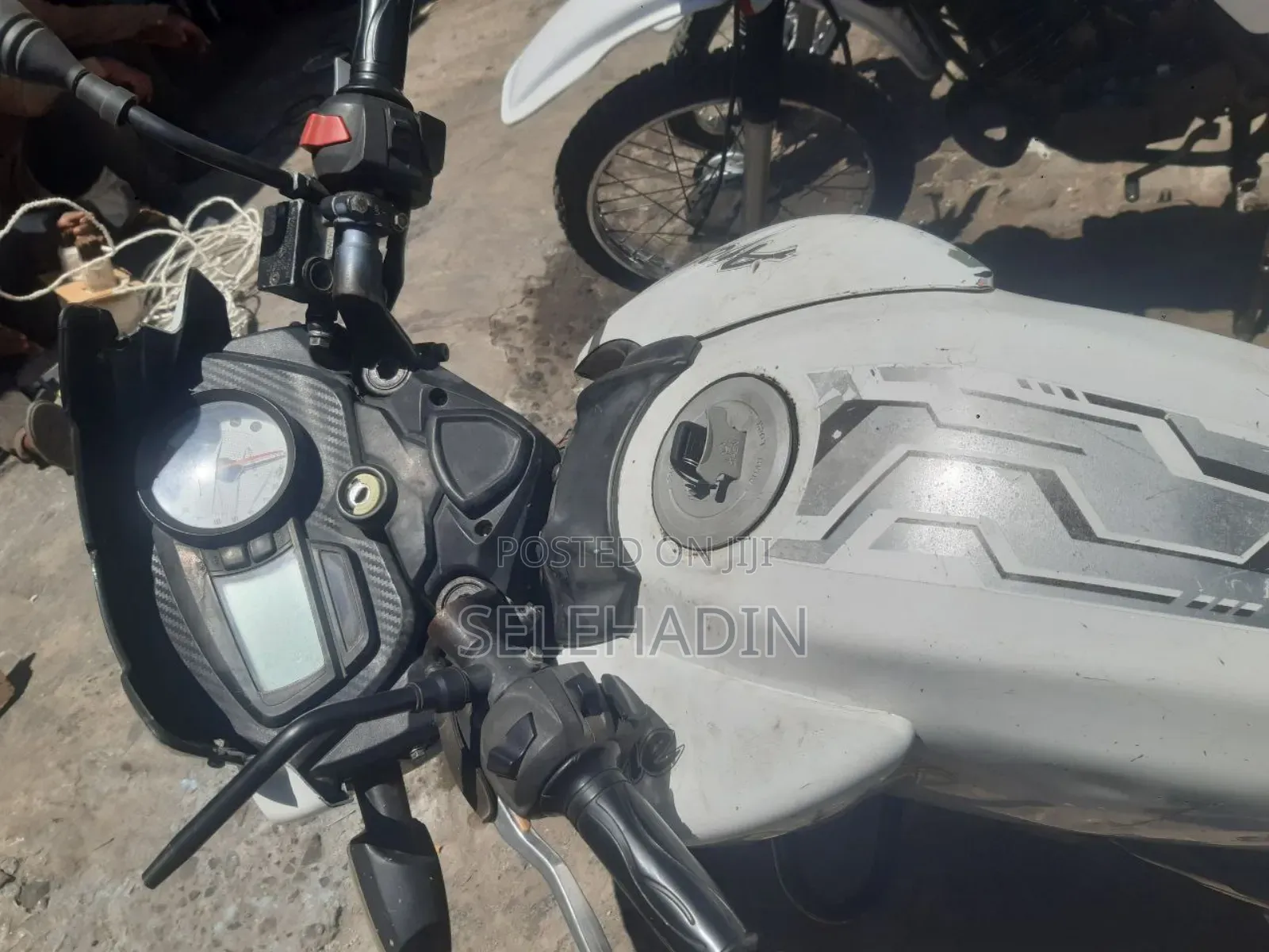 TVS Apache 180 RTR 2024 White