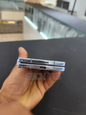 Photo - New Samsung Z 16 GB Blue