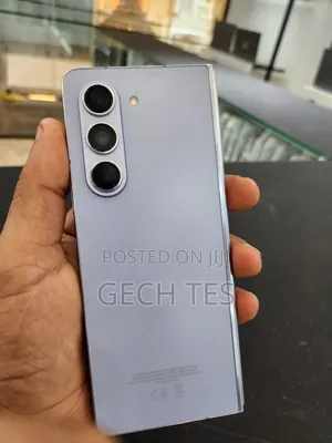 New Samsung Z 16 GB Blue