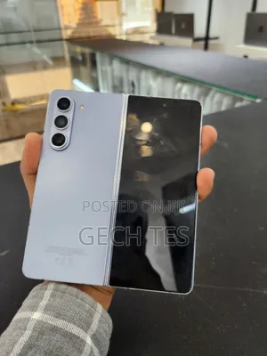 New Samsung Z 16 GB Blue