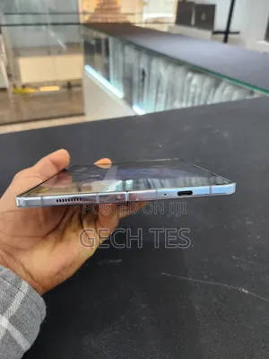 New Samsung Z 16 GB Blue